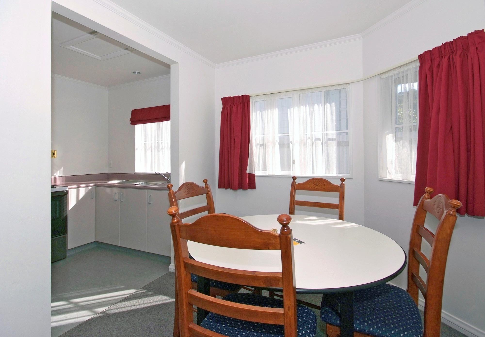 Settlers Motor Lodge Лоуър Хът Екстериор снимка