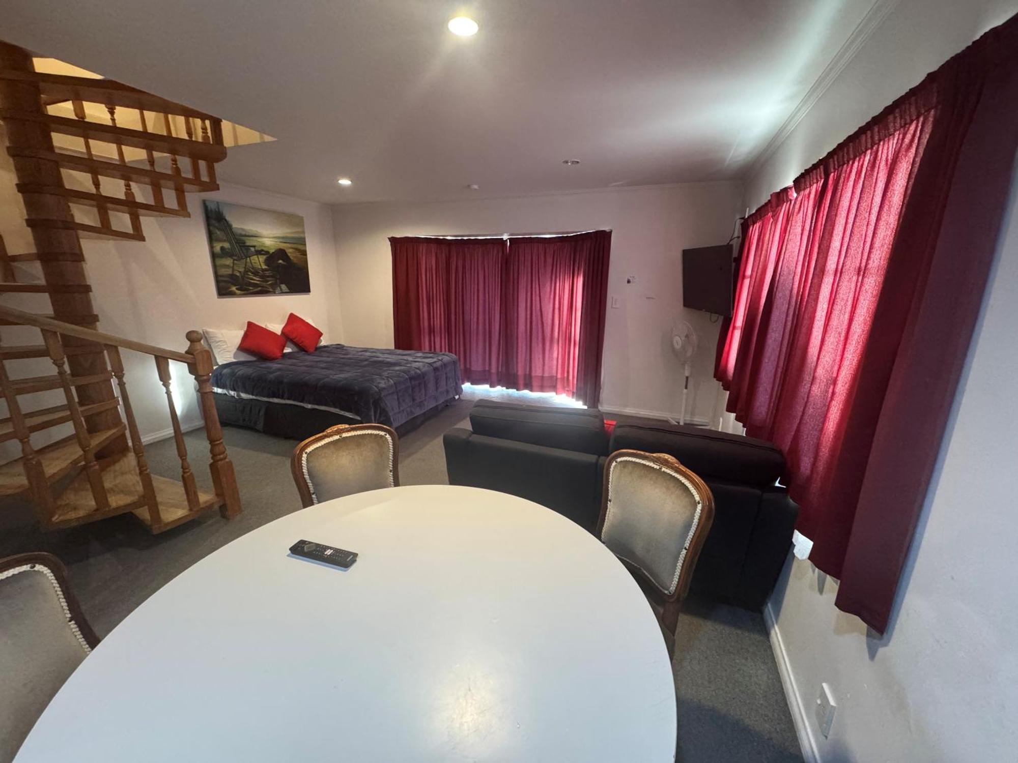 Settlers Motor Lodge Лоуър Хът Екстериор снимка