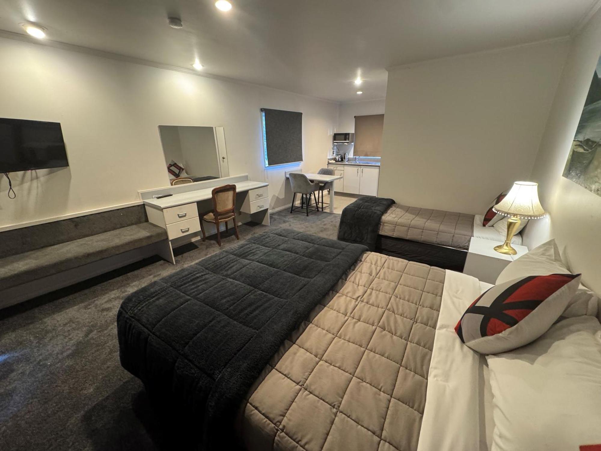 Settlers Motor Lodge Лоуър Хът Екстериор снимка